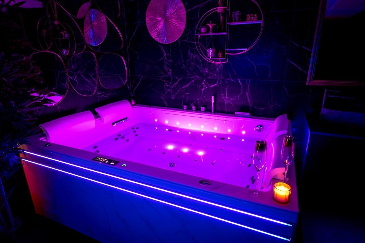 פרפיניין Love Room “La Nuit De Reve” Centre Historique מראה חיצוני תמונה
