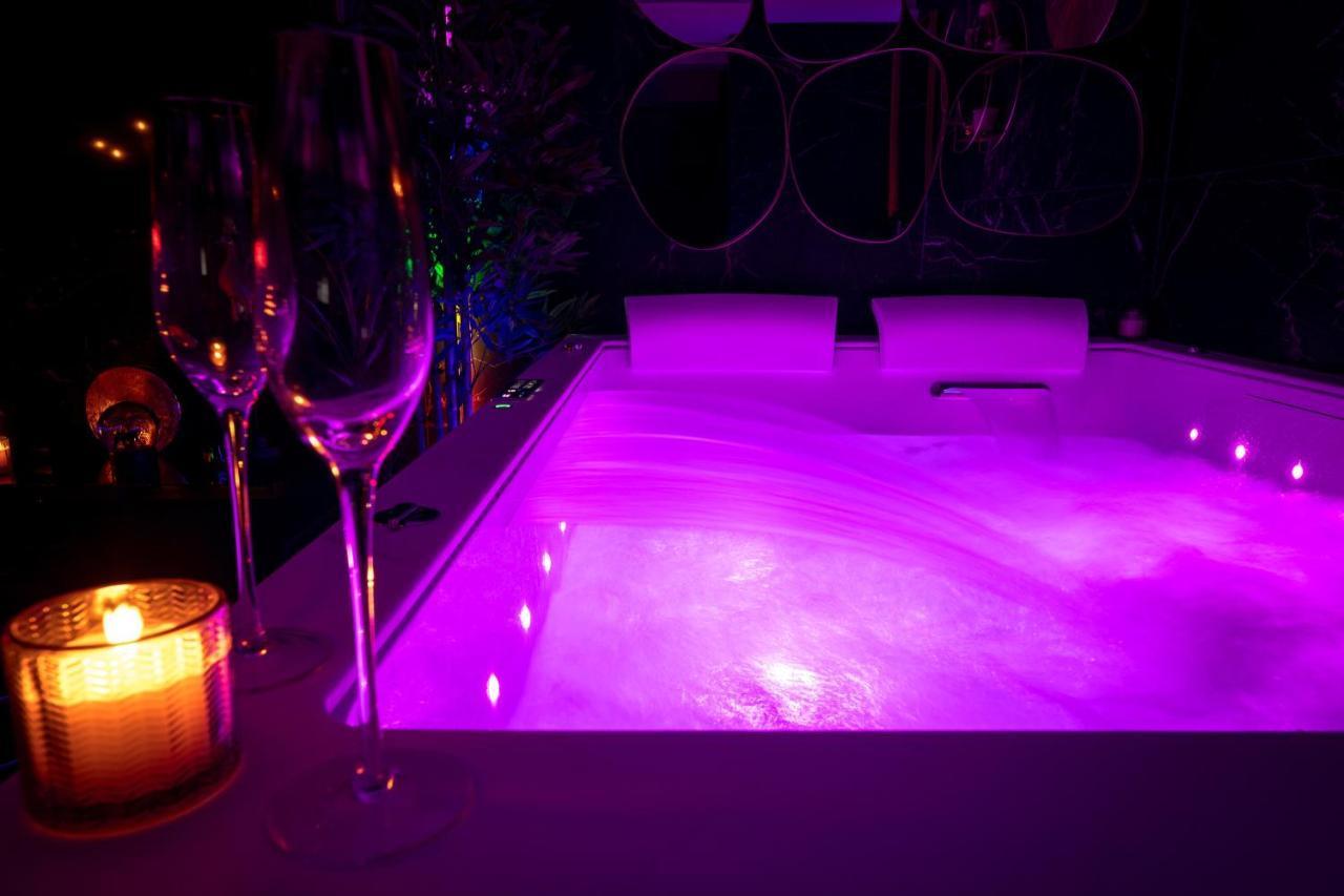 פרפיניין Love Room “La Nuit De Reve” Centre Historique מראה חיצוני תמונה
